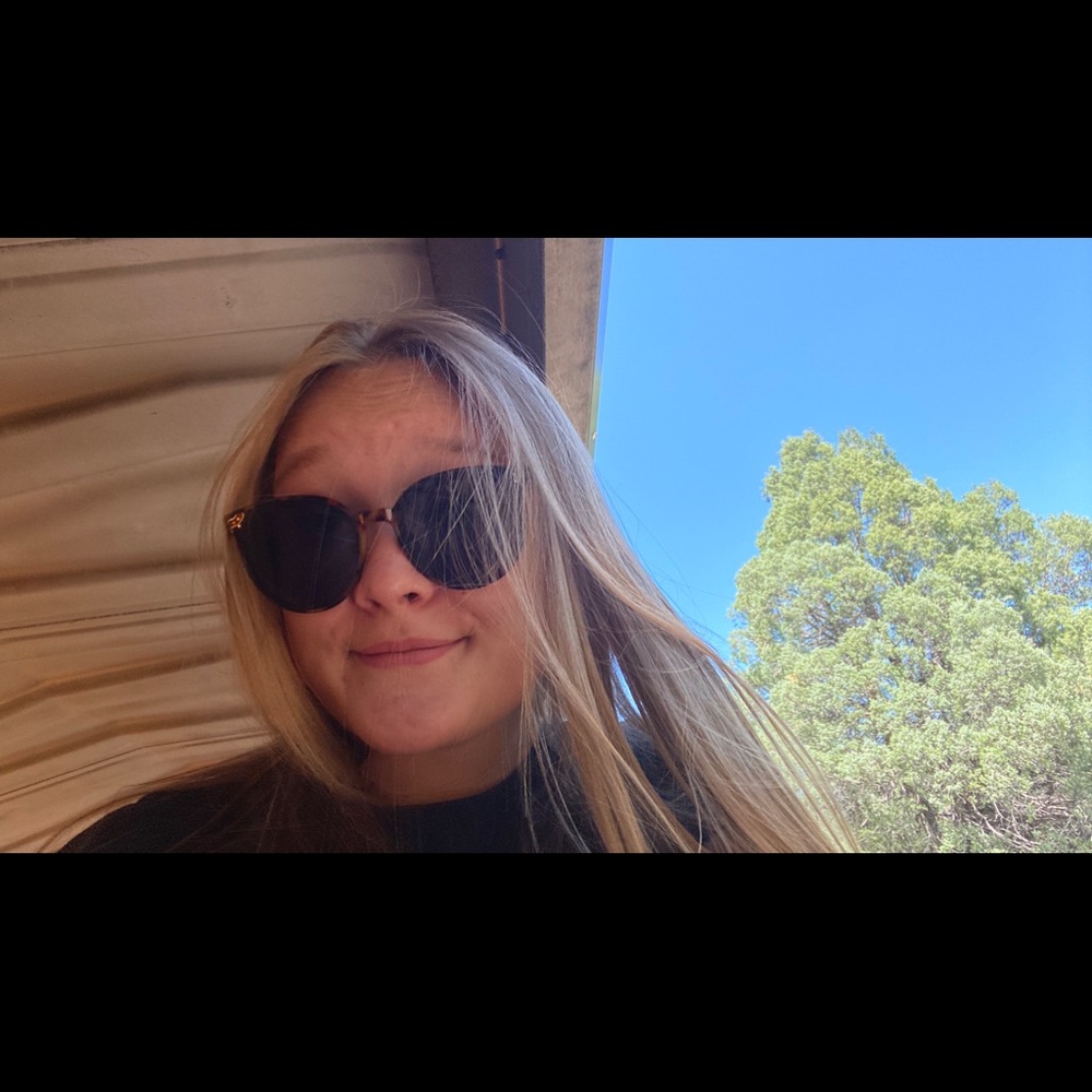 Meet your Posher, Mia